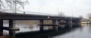 Die Salvador-Allende-Brücke über die Müggelspree ist für zehn Monate gesperrt.