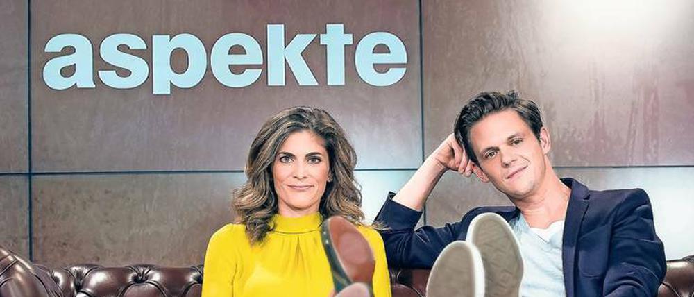 Füße hoch, Kopf klar. Katty Salié und Jo Schück moderieren „Aspekte“. 