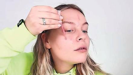 Willst du schön sein?  Der Youtube-Kanal von Dagi Bee hat fast vier Millionen Abonnentinnen und Abonnenten. Schminktipps inklusive Werbung dürfen nicht fehlen. 