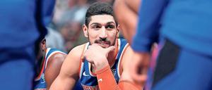 Superstar und Staatsfeind. Der Basketballer Enes Kanter ist in der US-amerikanischen NBA zu Hause. Der Türkei muss er sich bis auf Weiteres fernhalten.