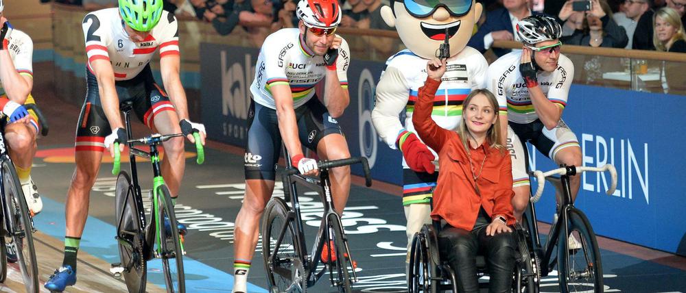 Es geht wieder los im Velodrom: Kristina Vogel gibt den Startschuss. 