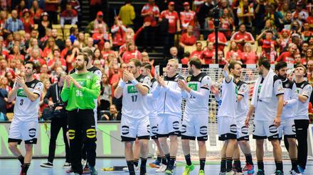 Die deutschen Spieler bedanken sich für die Unterstützung der Fans. Nach dem Turnier gab es Steaks für das Team. 
