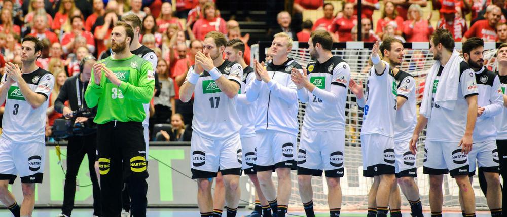 Die deutschen Spieler bedanken sich für die Unterstützung der Fans. Nach dem Turnier gab es Steaks für das Team.