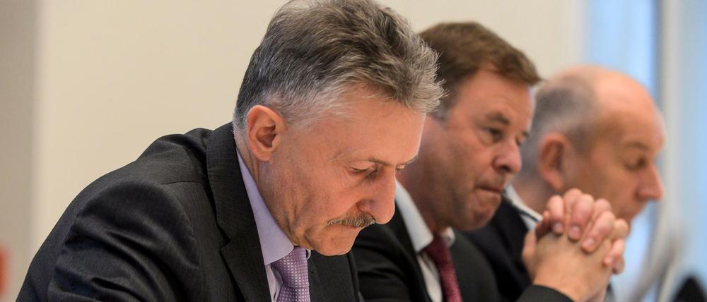 Karl-Heinz Schröter (SPD/l-r), Christian Görke (Die Linke) und Dietmar Woidke (SPD).