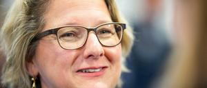 Spricht sich gegen die Senkung von Grenzwerten für Feinstaub und Stickoxide aus: Bundesumweltministerin Svenja Schulze (SPD).