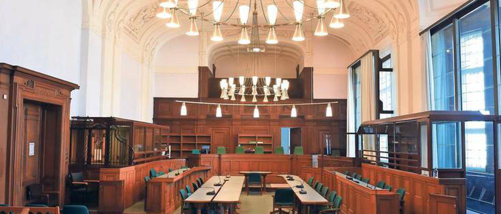 In West-Berlin kamen Richter, die schon während der Nazizeit im Dienst waren, wieder in ihre Ämter. In Ost-Berlin sprachen regimetreue Volksrichter ohne Studium Recht. Das Symbolfoto zeigt das Kriminalgericht Moabit.