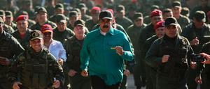 Venezuelas Staatschef Maduro bei einer Militärübung 
