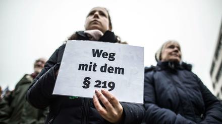 Demo gegen den Strafgesetzbuch-Paragraphen 219.