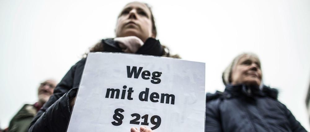 Demo gegen den Strafgesetzbuch-Paragraphen 219.