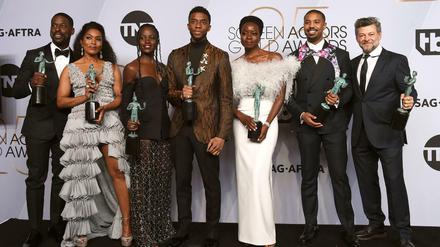 Das Ensemble von "Black Panther": Sterling K. Brown (l-r) Angela Bassett, Lupita Nyongo, Chadwick Boseman, Danai Gurira, Michael B. Jordan und Andy Serkis.