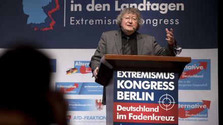 Der Politologe Werner Patzelt spricht im März 2017 auf dem "Extremismuskongress" der AfD in Berlin.