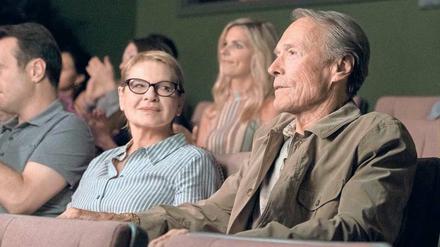 Altersmilde. Mary (Dianne Wiest) hat es nicht leicht mit Schwerenöter Earl (Clint Eastwood).