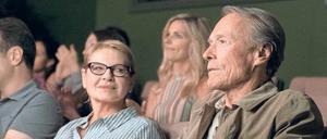 Altersmilde. Mary (Dianne Wiest) hat es nicht leicht mit Schwerenöter Earl (Clint Eastwood).