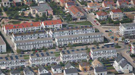 Blick auf Einfamilien- und Reihenhäuser