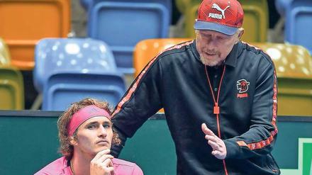 Alles verstanden? Boris Becker redet auf Alexander Zverev ein. 