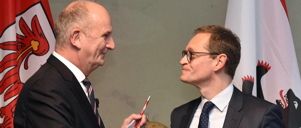 Brandenburgs Ministerpräsident Dietmar Woidke (SPD) und Berlins Regierender Bürgermeister Michael Mäüller (SPD) nach der gemeinsamen Kabinettssitzung ihrer beiden Landesregierungen.