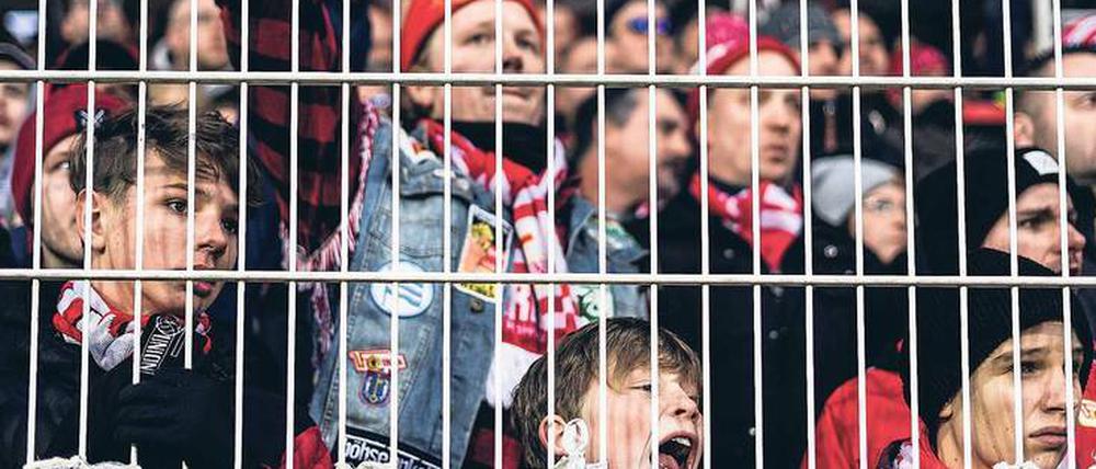 „Fuß-ball-gott!“ Zum ersten Mal richtig laut wird es im Stadion des 1. FC Union traditionell schon vor dem Anpfiff.