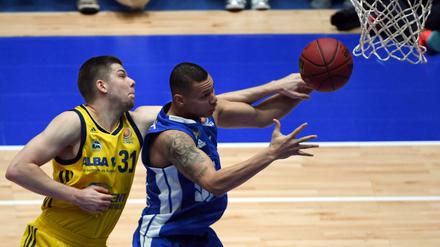 Rokas Giedraitis (links) war mal wieder der beste Werfer bei Alba Berlin. 