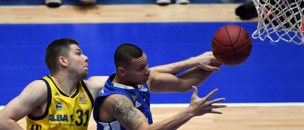 Rokas Giedraitis (links) war mal wieder der beste Werfer bei Alba Berlin.