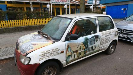 Schrottauto, abgestellt seit mehren Jahren in Staaken.
