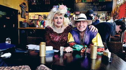 Er liebt Glitter und Glamour. Mark Janicello im Pailettenkleid, zusammen mit Mario Garcia, einem Darsteller. 