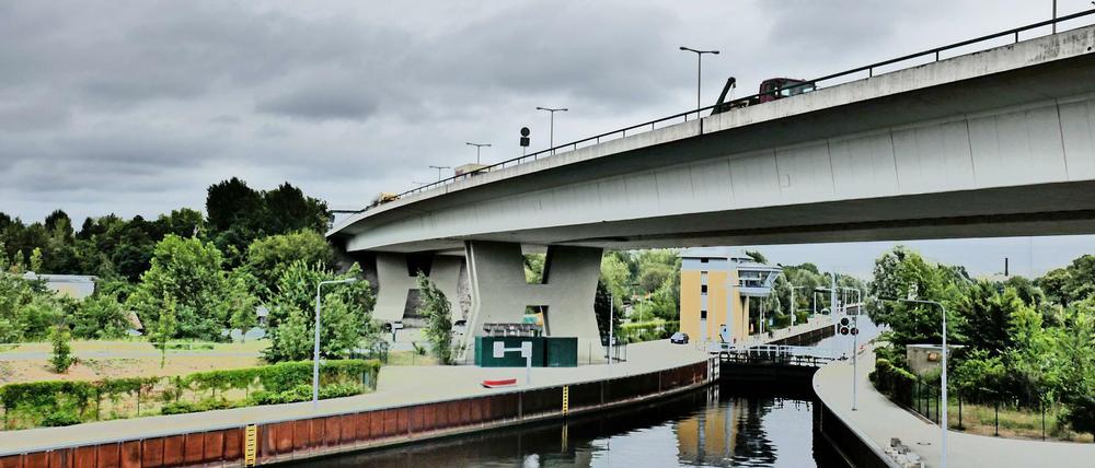 Die Rudolf-Wissell-Brücke in Berlin-Charlottenburg.