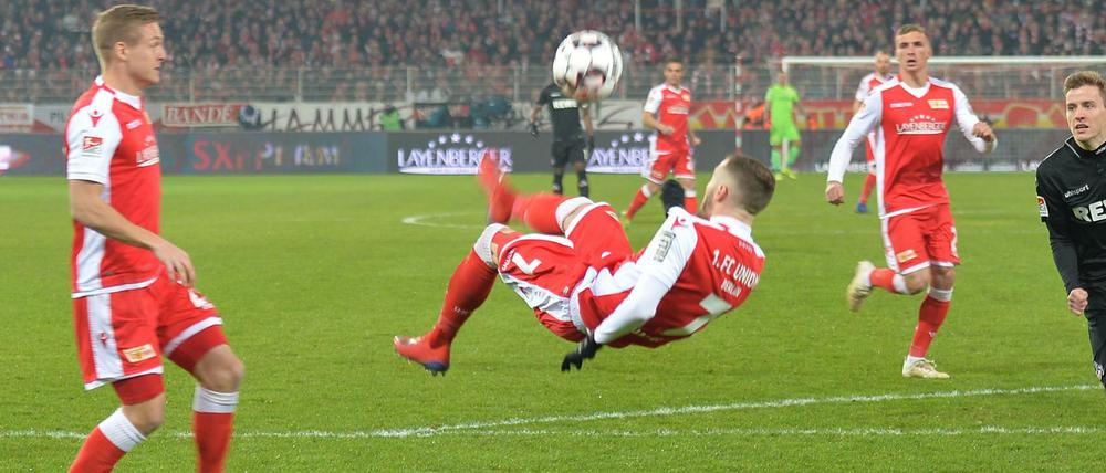 Vorhang auf. Nach 25 Sekunden trifft Marcel Hartel per Fallrückzieher zum 1:0.