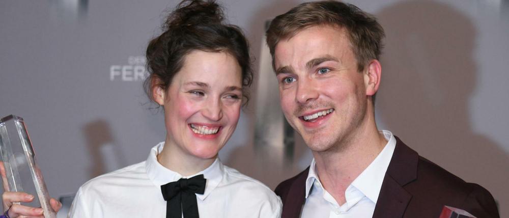 Deutscher Fernsehpreis: Vicky Krieps und Albrecht Schuch freuen sich über die Auszeichnungen als beste Darsteller.