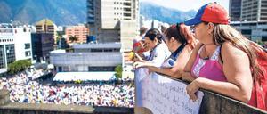 Tausende Venezolaner demonstrierten am Samstag in den Straßen von Caracas.