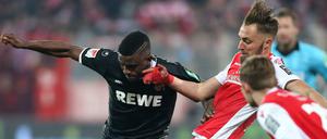 Haarige Angelegenheit. Unions Florian Hübner musste gegen den Kölner Jhon Cordoba sogar seine Frisur riskieren.