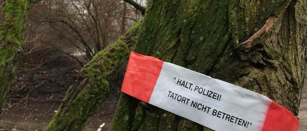 Der Fundort der Kinderleiche befindet sich in Sichtweite des viel befahrenen Halleschen Ufers.