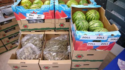Regelmäßig sollen je 100 Kilogramm so von Spanien nach Berlin und Köln geschmuggelt worden sein.