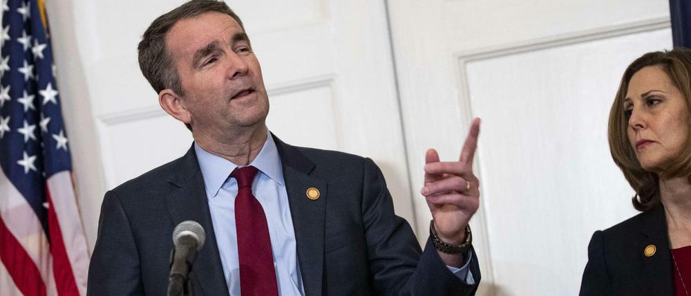 Ralph Northam, Gouverneur von Virginia und Demokrat, verteidigt sich mit seiner Frau Pam gegen den Vorwurf des Rassismus als Student.