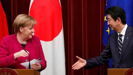Unter Gleichgesinnten: Bundeskanzlerin Angela Merkel bei Japans Regierungschef Shinzo Abe. 