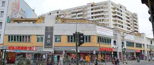 Das Kottbusser Tor, gebaut als die Mauer stand, ist in die Jahre gekommen.
