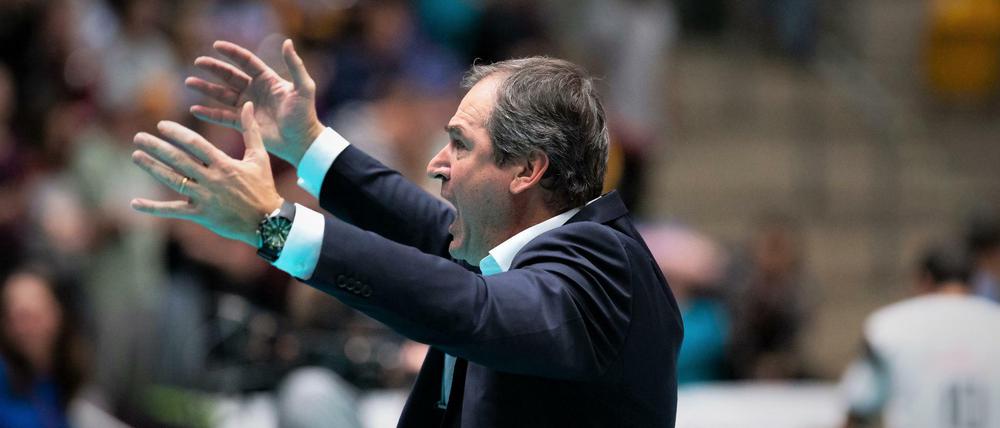 Immer in Aktion. Frankfurts Trainer Stelio DeRocco legt viel Wert auf mentale Stärke.