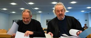 Der ehemalige Präsident der Musikhochschule München, Siegfried Mauser (l), und sein Rechtsbeistand Gerd Tersteegen sitzen vor dem Prozess im Verwaltungsgericht. 