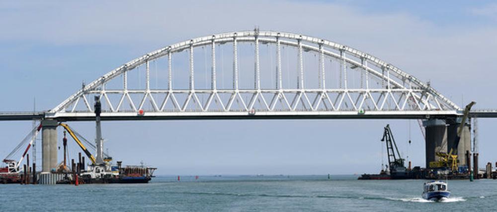 Die Brücke über die Straße von Kertsch führt zur von Russland annektierten Krim.