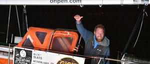 Geschafft. Mark Slats kommt als Zweiter in der Nacht zu Freitag im Ziel des Golden Globe Race an. 