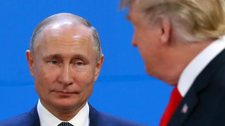 Wladimir Putin und Donald Trump (r.) beim G20-Gipfel Ende 2018