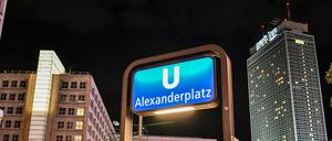 Der Eingang zum U-Bahnhof Alexanderplatz in Berlin-Mitte.