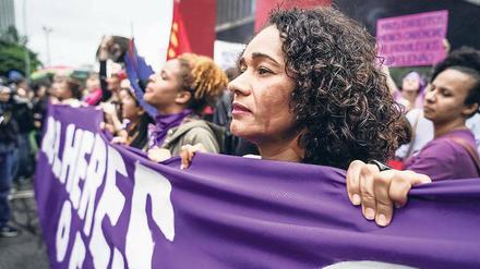 Entschieden dagegen. Schon vor der Präsidentschaftswahl demonstrierten in Sao Paulo zahlreiche Menschen gegen Politiker Jair Bolsonaro.