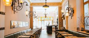 In der Brasserie Lumières in Schöneberg kann man auch auf Französisch bestellen, man muss aber nicht.