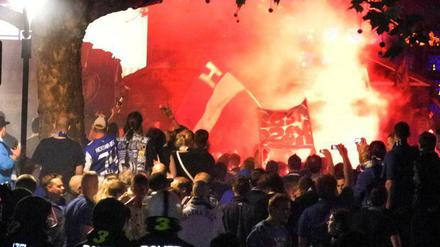 Hertha-Fans feiern 2011 den Aufstieg nach einer Niederlage gegen 1860 München. Es gab Festnahmen nach Flaschenwürfen.