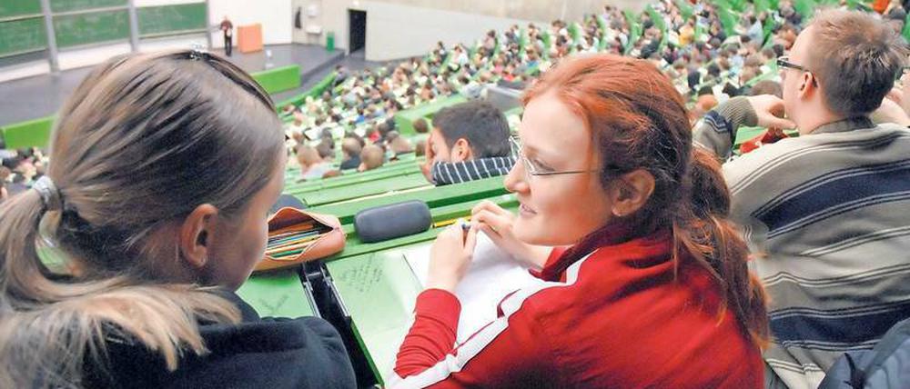 Volle Hörsäle. Bund und Länder haben den Zustrom mit ihrem großen Hochschulpakt erst ermöglicht. Berlins Hochschulen bekommen daraus etwa 14 Prozent ihrer Mittel. Wie der Pakt fortgesetzt werden soll, wird aktuell verhandelt.