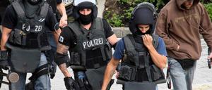 Das Gericht gab einem Kläger recht, der wegen einer Unterarmtätowierung bei der Bewerbung als Polizeibeamter abgelehnt wurde.