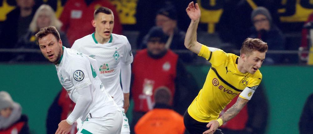 Marco Reus (rechts) strauchelte mit Dortmund gegen Bremen und Philipp Bargfrede.