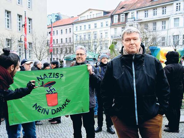 Heinz Ostermann (rechts) wurde schon drei Mal Opfer eines Angriffs.