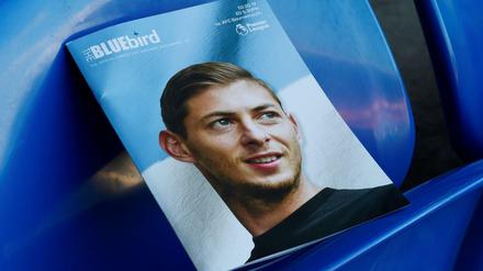 Ein Foto von Emiliano Sala auf einem Stadionheft 