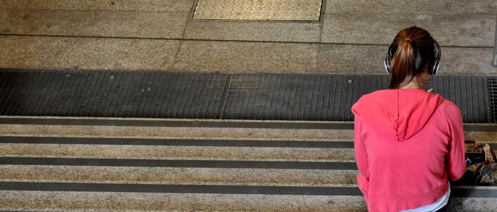 Kinder die Opfer von Mobbing werden, vertrauen sich oft erst nach langer Zeit jemandem an.
